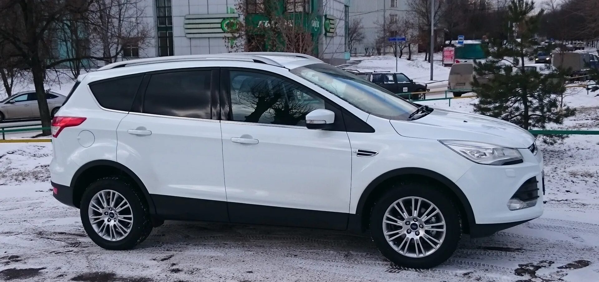 Ford Kuga 2 белый. Форд Куга 2014 белый цвет. Куга 2 тренд белая 2014. Форд Куга 2 реклама.