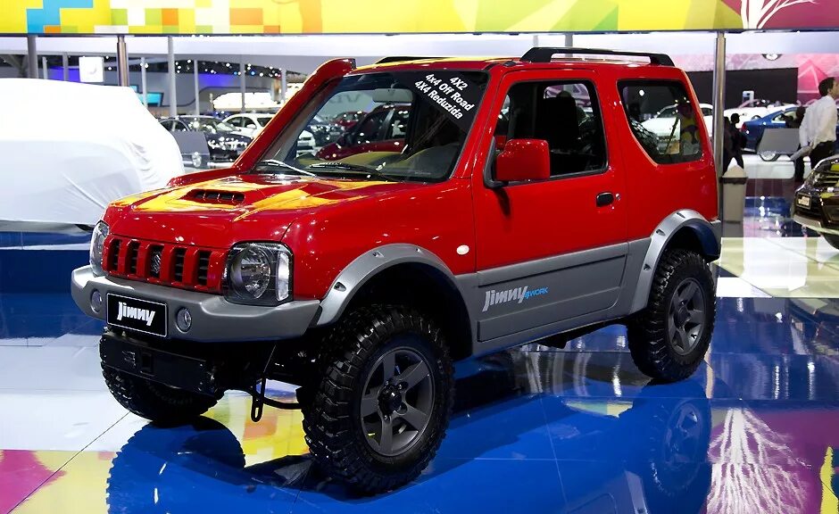 Экономичный бу. Сузуки Джимни 2014. Suzuki Jimny Red. Suzuki Jimny красный. Сузуки Джимни Модельный ряд.