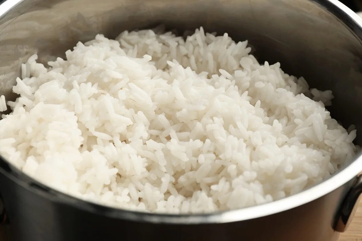 Кипящий рис. Рассыпчатый рис. Рис в кастрюле. Вкусный рассыпчатый рис. Рис отварной в кастрюле.