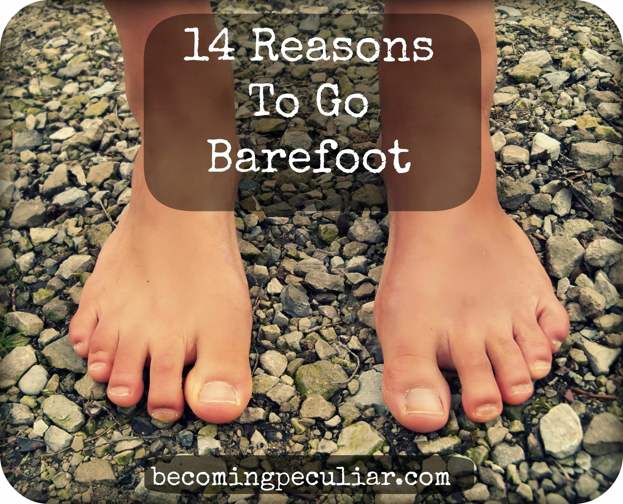 Barefoot перевод. Ребенок босиком по траве. Босыми ногами по траве. Ноги мальчика. Bocukom school feet.