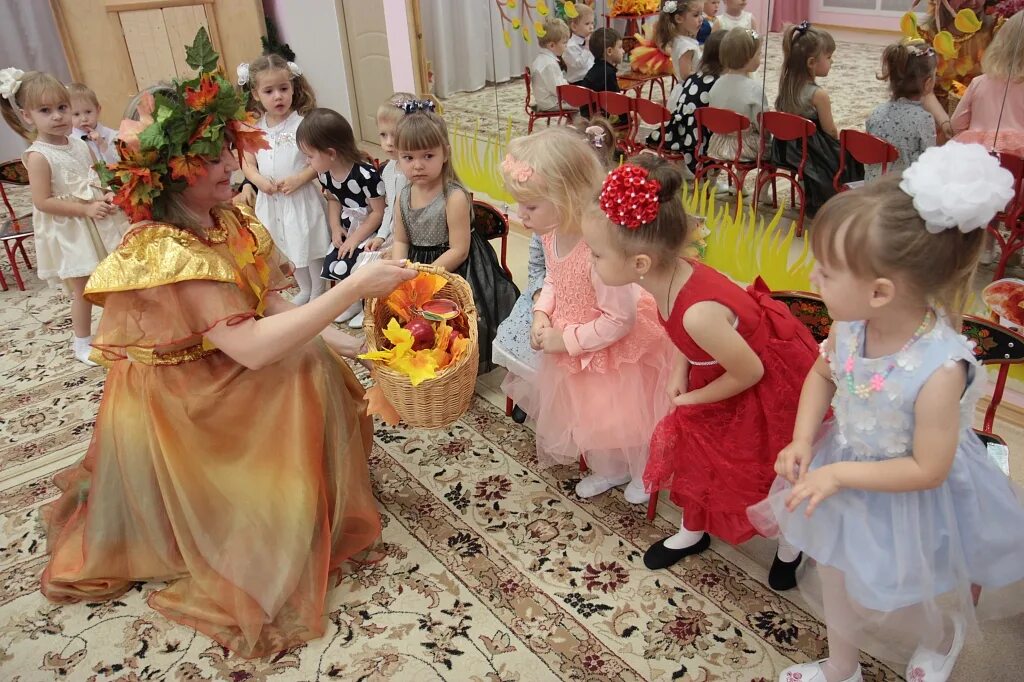Выход детей на утренник. Выход детей на утренник