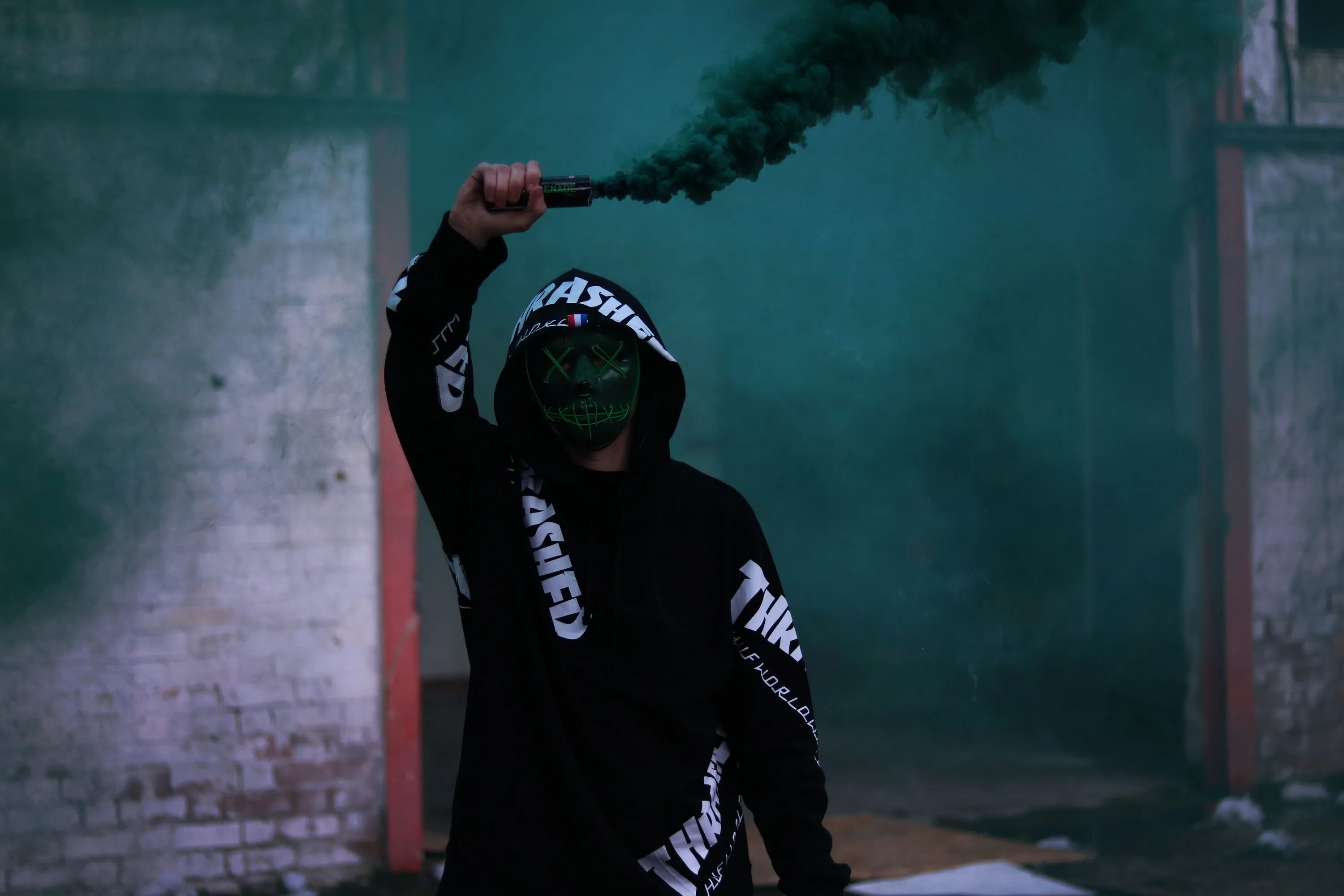 Angerfist фото. Парень в маске. Чел в маске. Фотки пацанов в масках. Парень в маске.