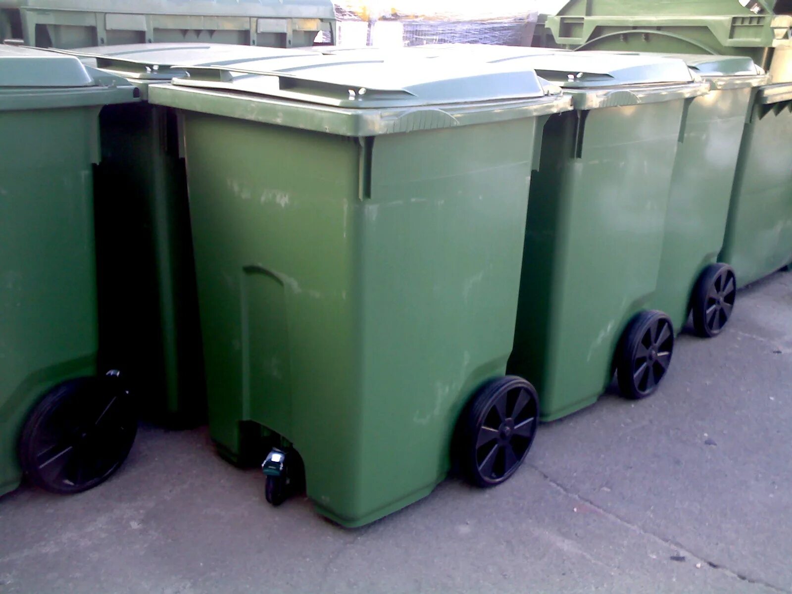 Пластиковый бак 360 литров. Мусорный контейнер мкт-1100. Мусорный бак 360 литров. Мусорный бак 360 ksc-stock-360. Пластиковый контейнер sulo 360 литров.