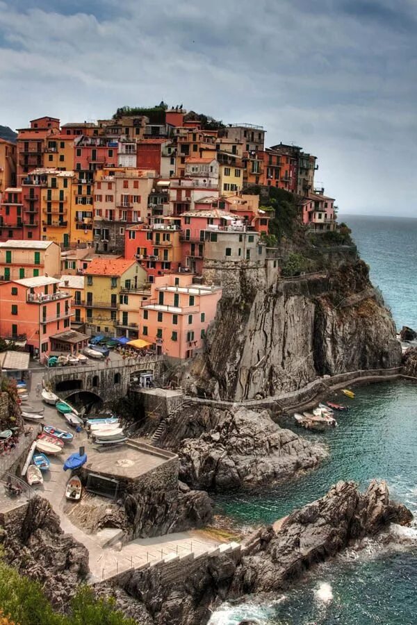 Манарола чинкве-терре италия. Чинкве-терре италия вернацца. Cinque terre италия. Cinque terre италия. Чинкве-терре италия.