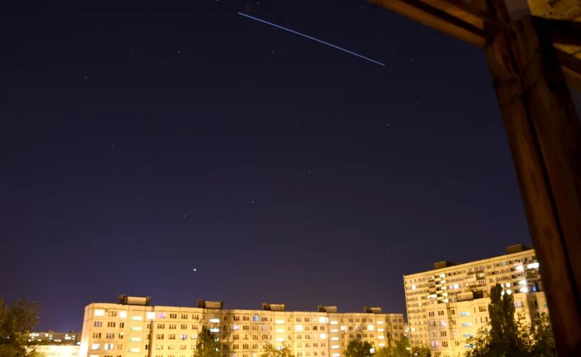 Вечерний дом 22.03 2024. Пролет МКС на небе. Пролёт МКС над Москвой. Наблюдение МКС В небе СПБ. Пролет МКС над Санкт-Петербургом октябрь 2022.