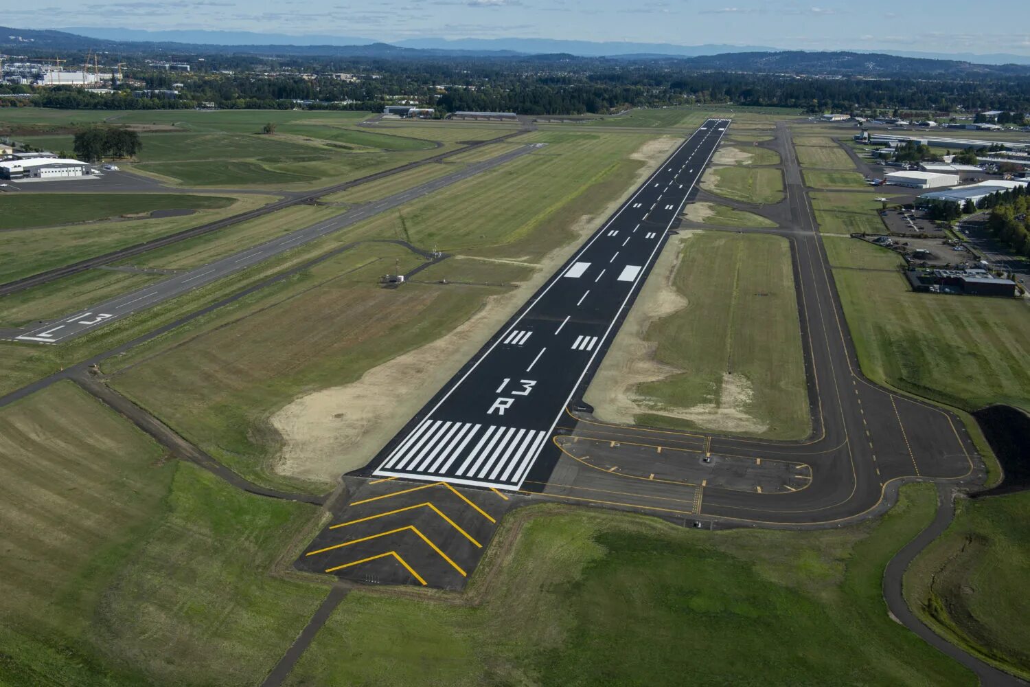 Airport road. РАНВЭЙ Runway. Aeroport Runway. Pabr Airport Барроу. Взлетная полоса.