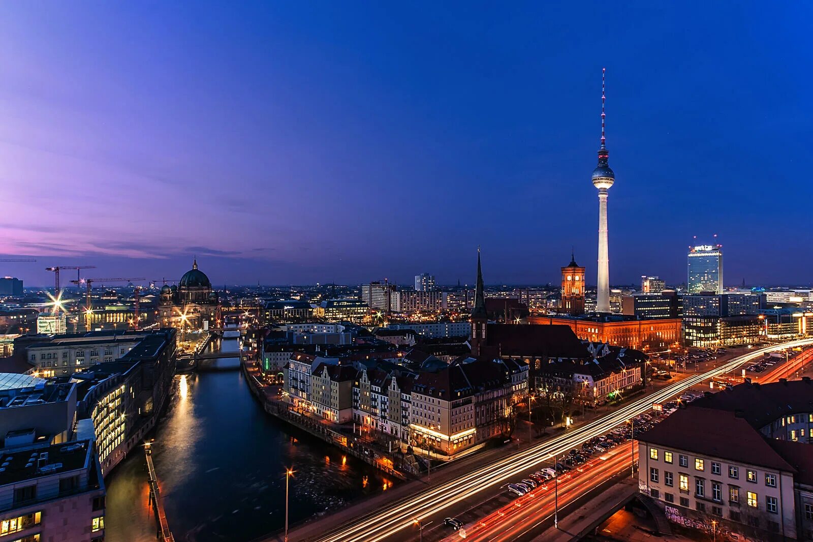 ). Берлин столица. Берлин. Berlin capital. Берлин набережная шпрее с высоты.