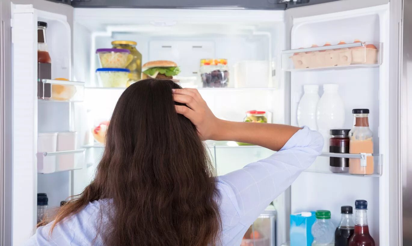Неприятен запах еды. Запах в холодильнике. Плесень в холодильнике. Неприятный запах из холодильника. Запах из холодльник.