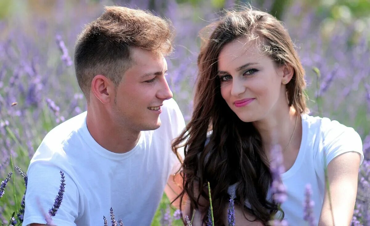 Любовная пара у рыбы. Парень рыбы в отношениях девушка. Парень рыбы в отношениях девушка. Поцелуй под водой. Скорпион мужчина в отношениях.