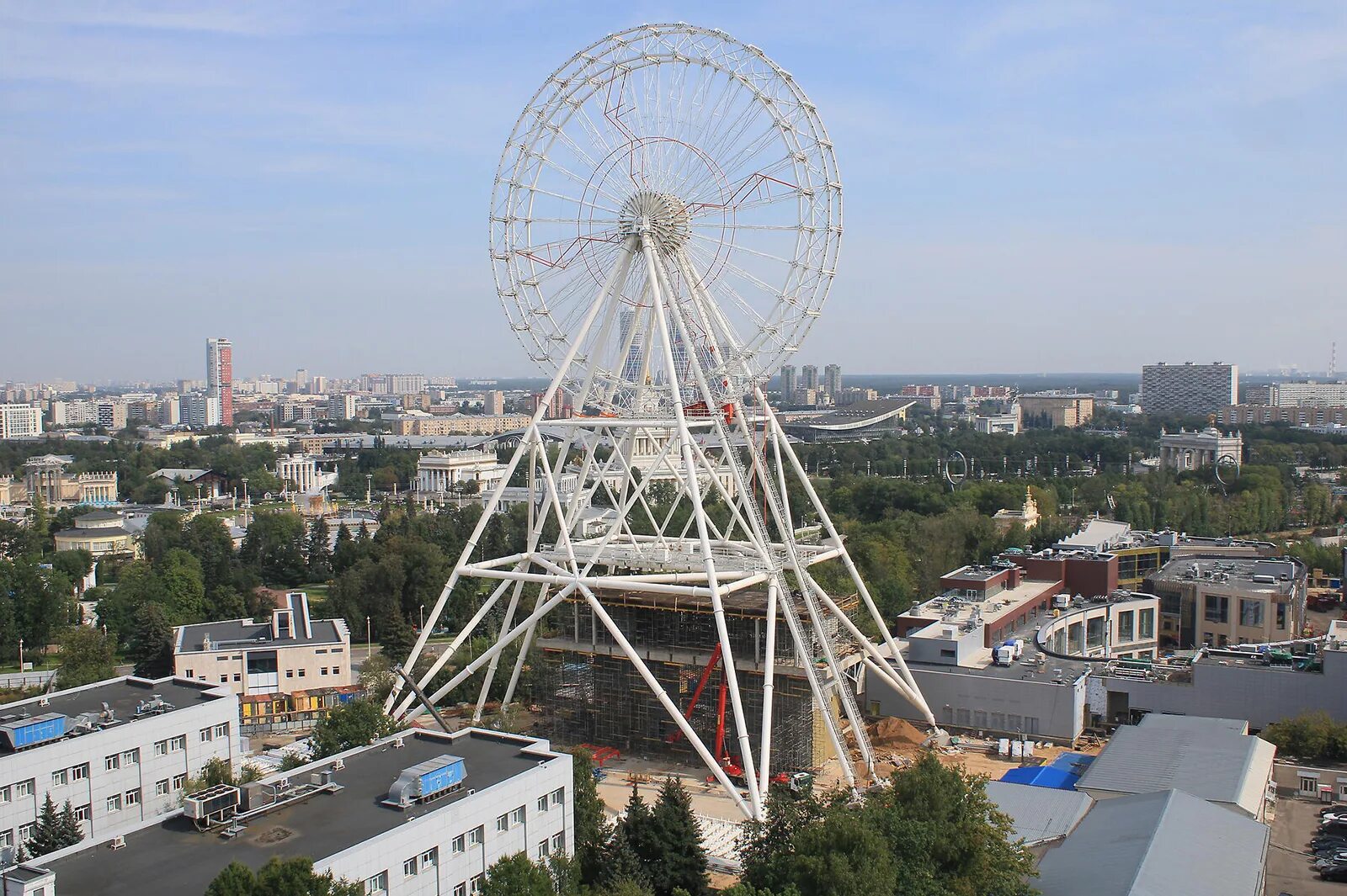 Высота колеса обозрения в москве на вднх. Колесо обозрения солнце на ВДНХ. Колесо обозрения в Москве ВДНХ солнце Москвы. Колесо обозрения на ВДНХ 140 М.