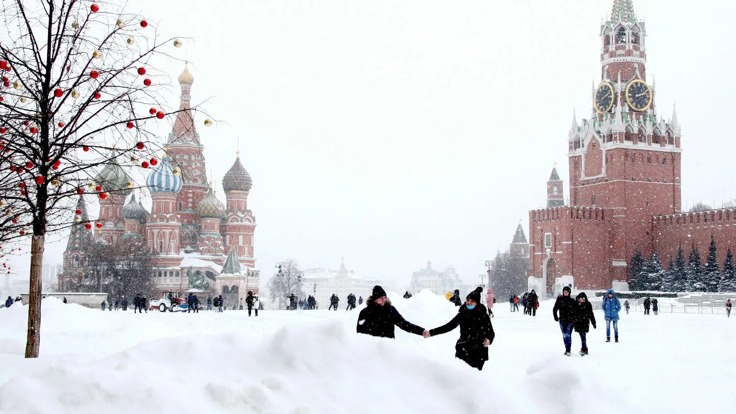 Каким будет январь в москве. Москва снегопад 2021. Москва зима 2023. Снегопад в Москве 13 февраля 2021. Сугробы в Москве 2021.