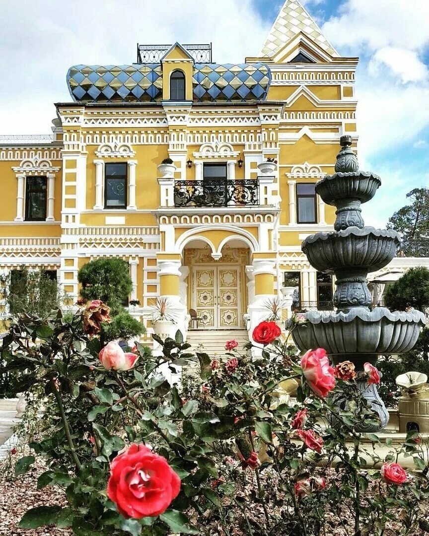 Парк Ривьера дача Хлудова. Особняк Хлудова в Сочи. Дача Хлудова в парке Ривьера Сочи. Дача Василия Хлудова в Сочи.