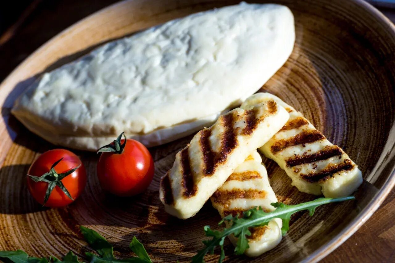 халуми деревня сыроваров. халуми греческий. сыр халуми как приготовить. жареный греческий сыр халуми. халлуми.