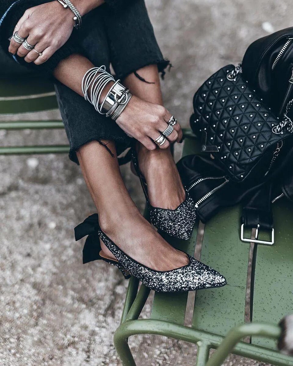 обувь последние тренды. ботинки осенние женские модные 2022 челси. самая модная обувь. обувь осень-зима 2021-2022. модные туфли.