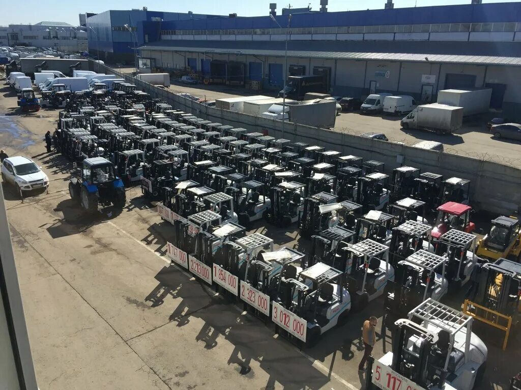 балашиха смотр техники. Jcb 3cx зима. спецтехника балашиха. автокран ивановец кс-45717к-3р на шасси камаз-43118. спецтехника балашиха.