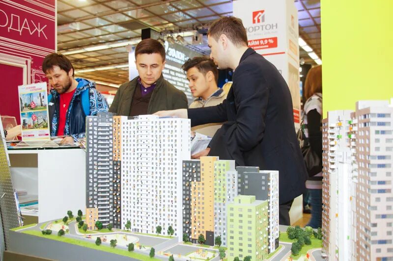 Выставка застройщиков. Ярмарка недвижимости. Петербургская недвижимость на выставке. Петербургская недвижимость на выставке. Ярмарка недвижимости.