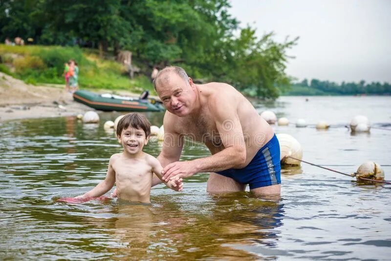 Купание внуков. Внук купается. Бабушка и внуки купаются. Внуки купаются