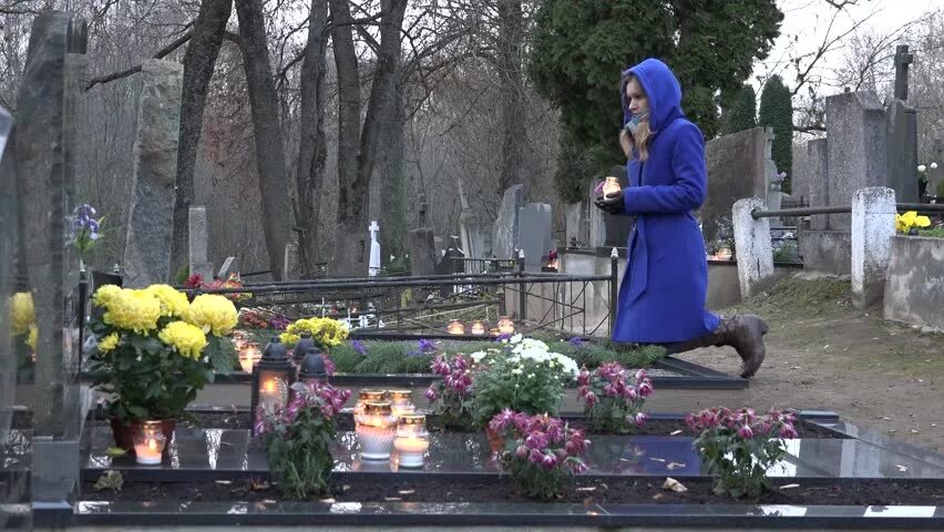 Могила матери Ирины Мирошниченко. Некрещеным на кладбище можно. В субботу ходят на кладбище крещеные или некрещеные. Что ставят на могилу некрещеным.