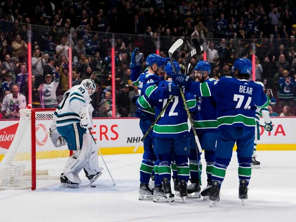 Ванкувер матчи нхл. Игрок хк Ванкувер Кэнакс Кристиан Эрхофф. Vancouver Canucks 2023. Хк Ванкувер Кэнакс стадион.