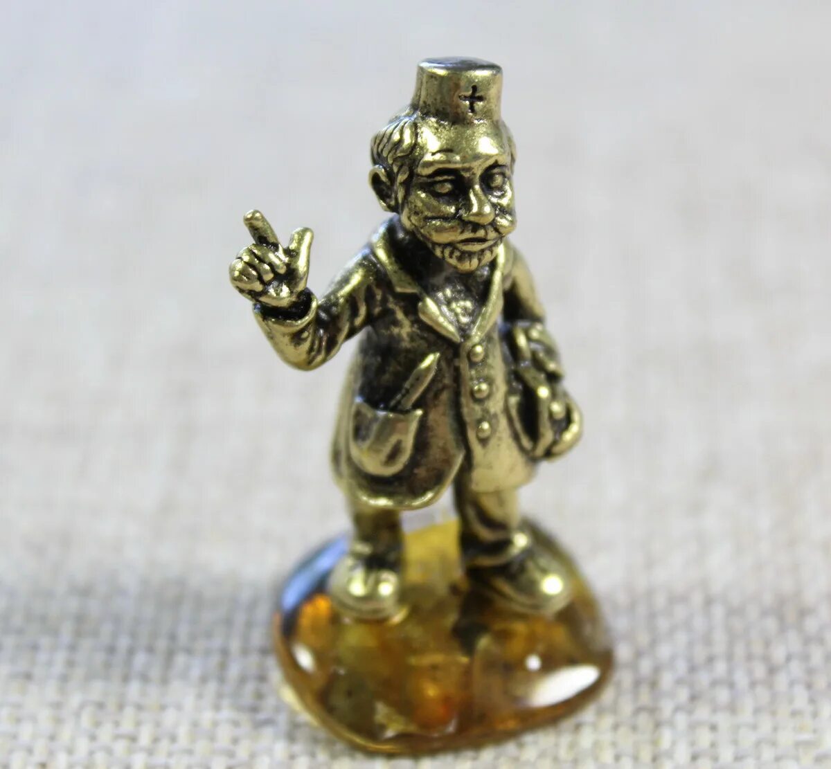 янтарный врач