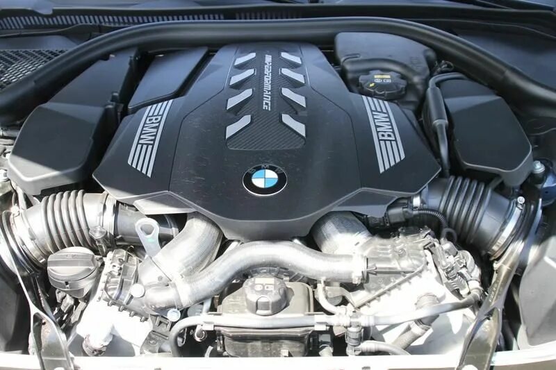 Моторы бмв х3. BMW n63b44. Мотор BMW n63b44. N63b44. S63 мотор БМВ.