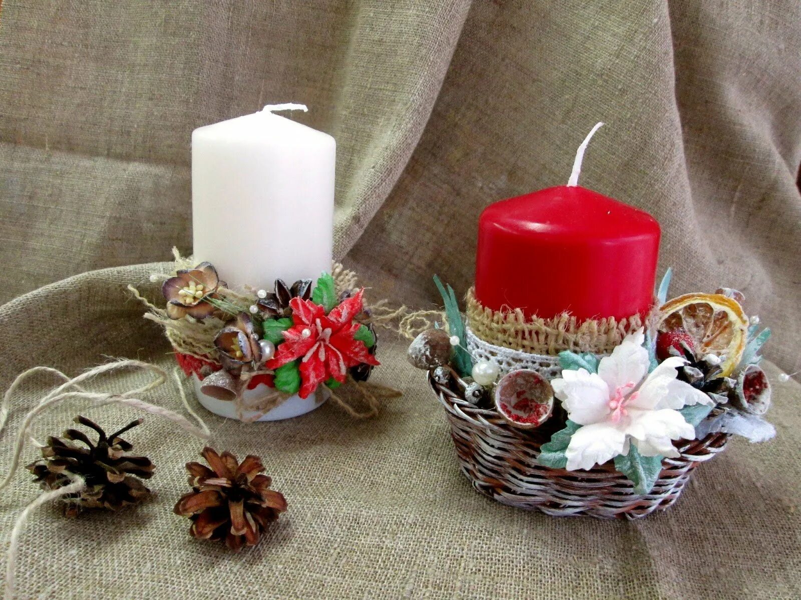 Новогодняя свеча. Подсвечник на новый год. Новогодняя композиция со свечкой. Новогодние свечи своими руками. Рождественский венок адвент.