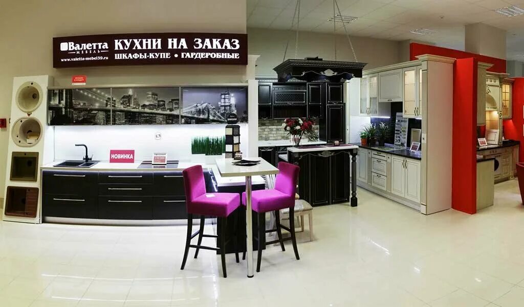 Выставочная кухня. Стильные кухни. Салон кухонь. Scavolini кухни loft. Магазины продающие кухни.