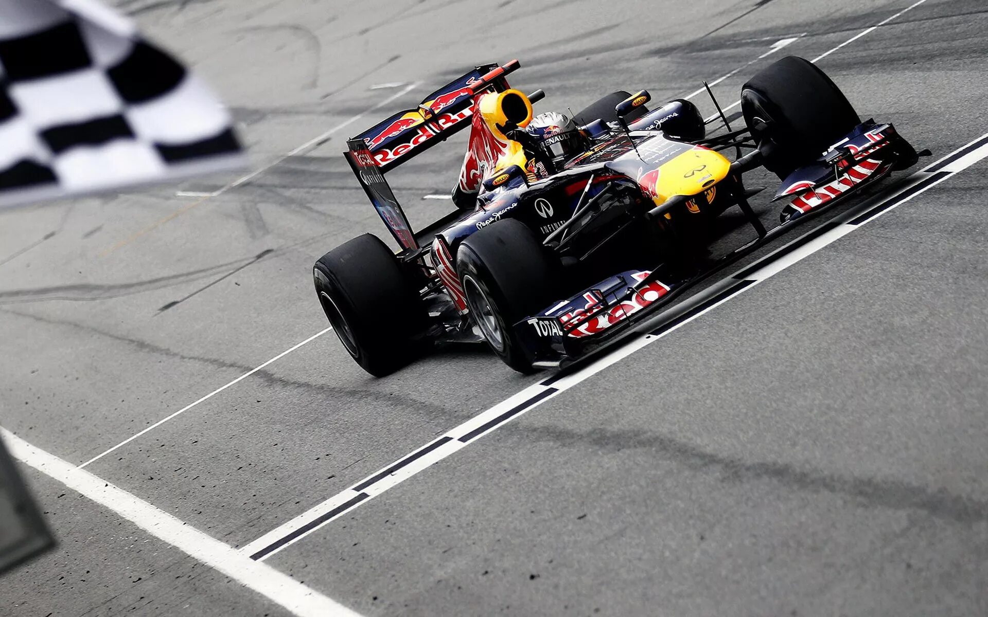 Начать гонку. Red bull f1 car. Formula 1 Red bull Racing. Red bull f1. Болид ред Булл 2011.