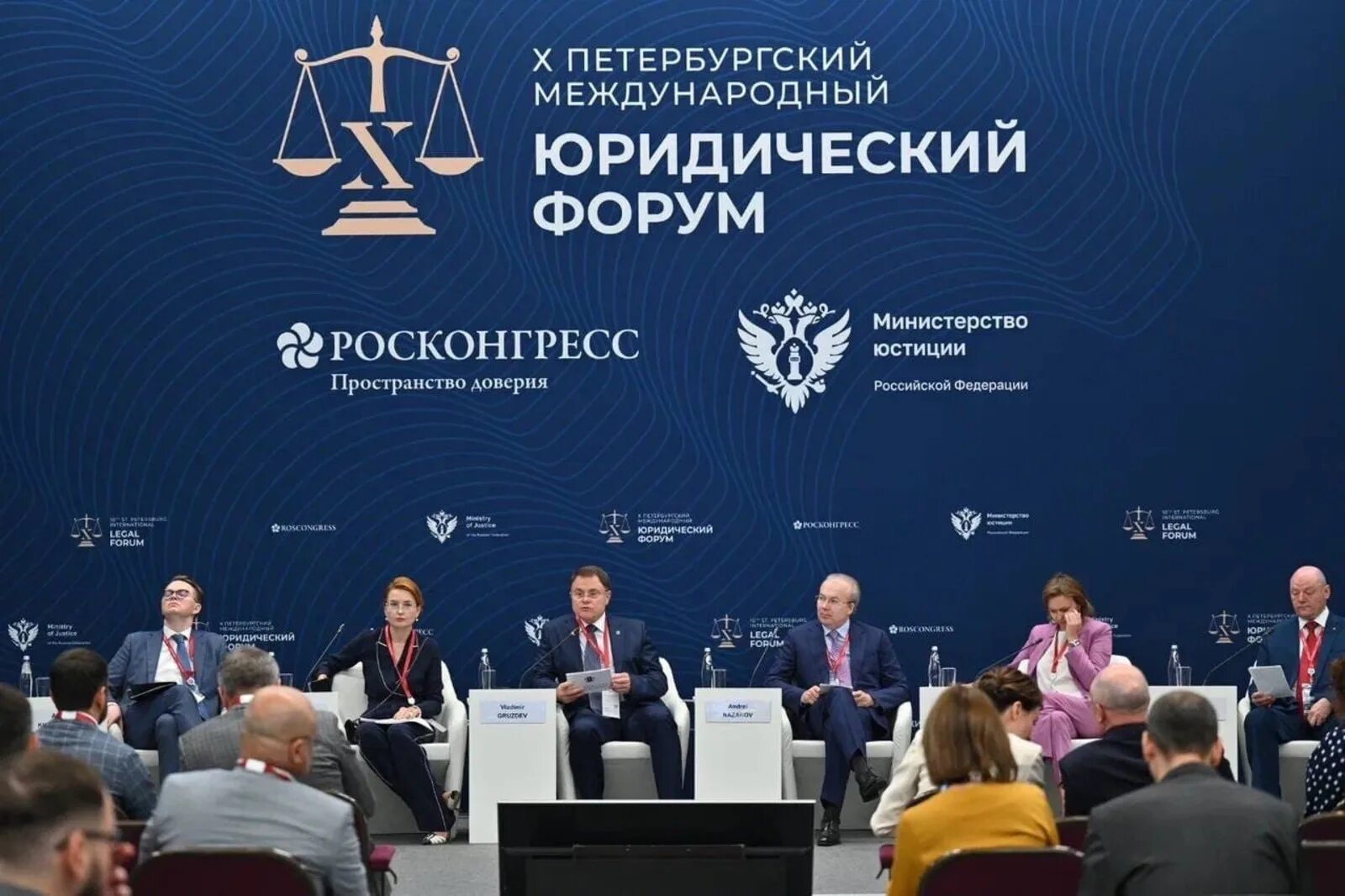 Канделаки, Бекмамбетов и танцы Шнурова для школьников: ПМЭФ-2021 набирает оборот