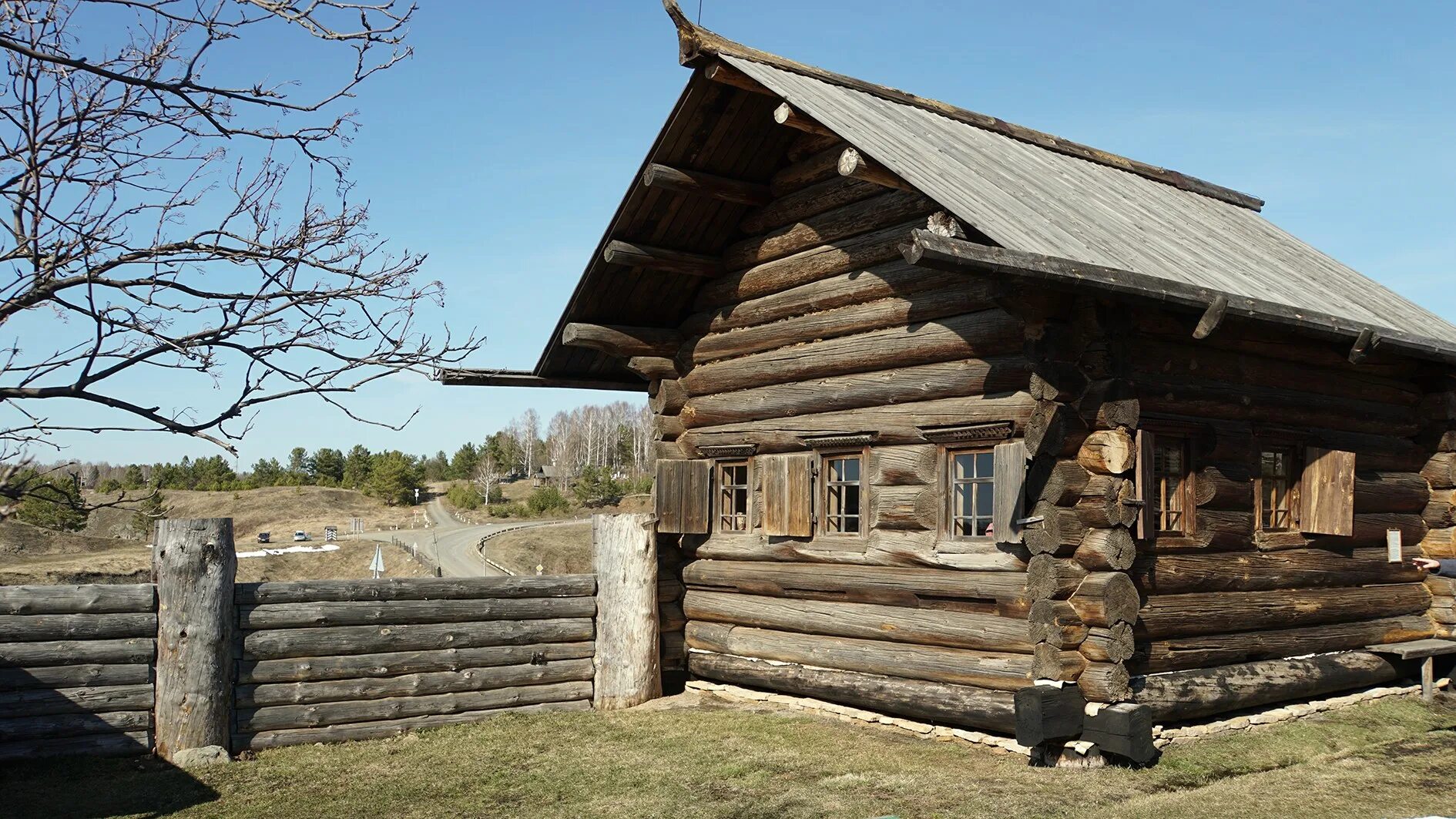 Современная изба. Старый сруб. Срубный дом в древней руси. На руси каждую новую срубленную избу обязательно. Енисейская губерния тесинская.