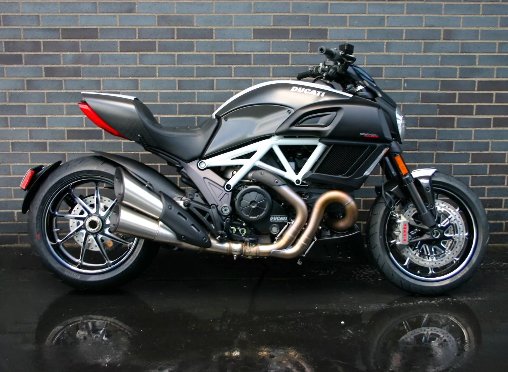 Байк икс 7. Ducati Diavel Carbon. Мото Ducati Diavel. Ducati x Diavel. Мотоцикл Ducati Diavel Carbon.