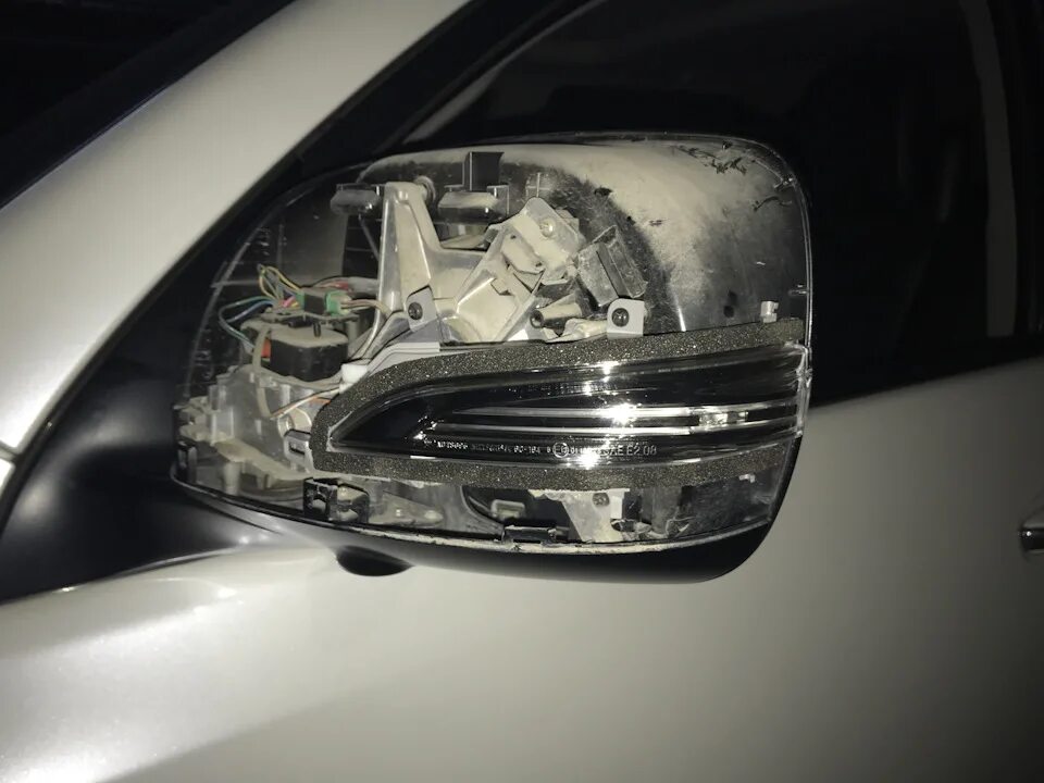 Замена левой лампочки ближнего света - Lexus GX (URJ150), 4,6 л, 2010 года своим