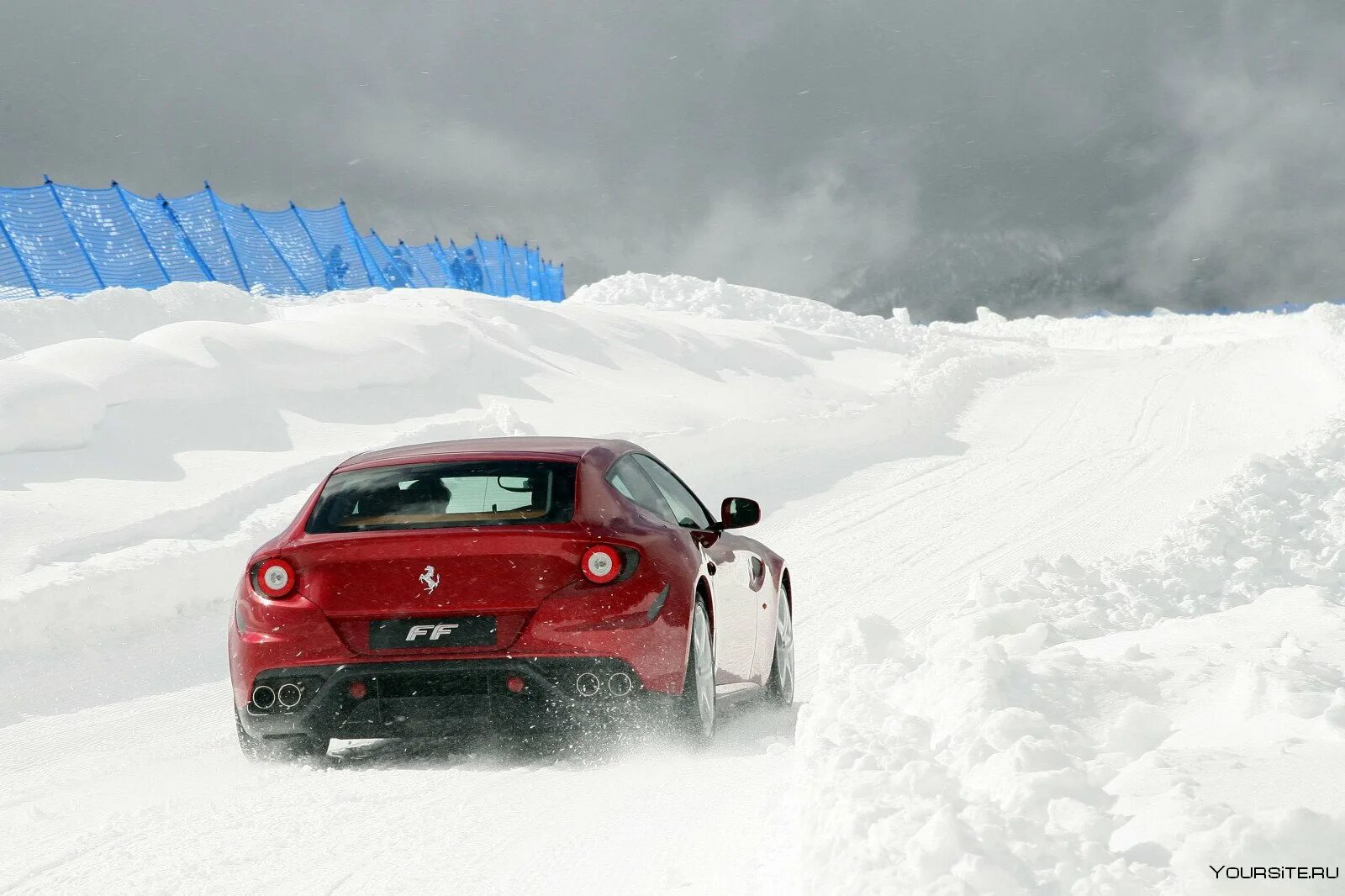 Ferrari FF Snow. Автомобиль зимой. Машина в снегу. Феррари зимой. Машина снежка