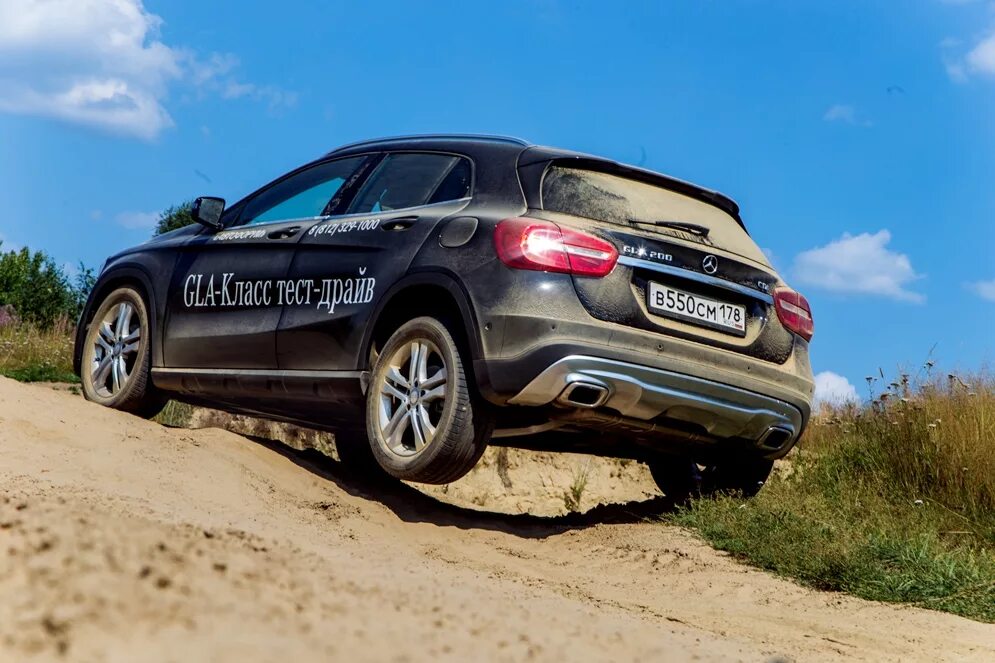 Отзывы тест драйв. Mercedes GLA 200 2019. Mercedes GLA 200 Offroad. Mercedes GLA off Road. Белка кар Мерседес GLA 200.