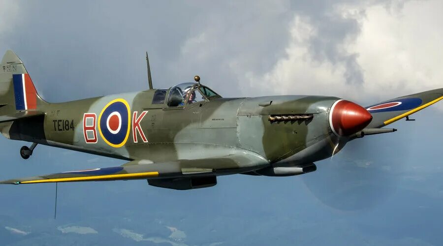 Британские самолёты второй мировой. Hawker hurricane mk. Харрикейн 1942. Английский самолет 2 мировой. Истребитель хоукер харрикейн.