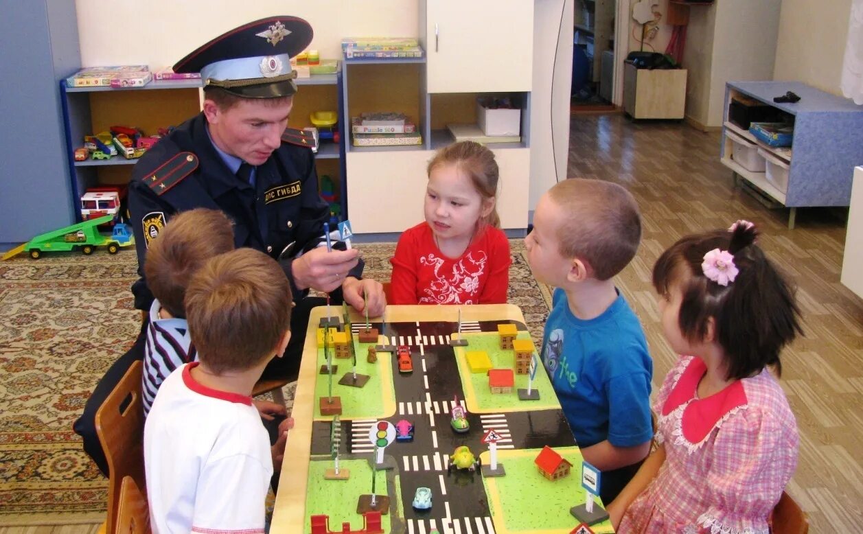 Проведение занятий по пдд. Пдд в детском саду. правилам дорожного движения в детском саду. занятия по пдд в детском саду. занятия пдд в детском саду.