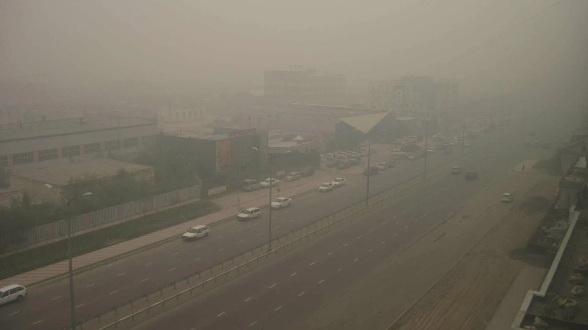 Смог в якутске. Якутск в дыму 2021. Смог в якутске. Лесные пожары в якутии 2021. Якутск в дыму.