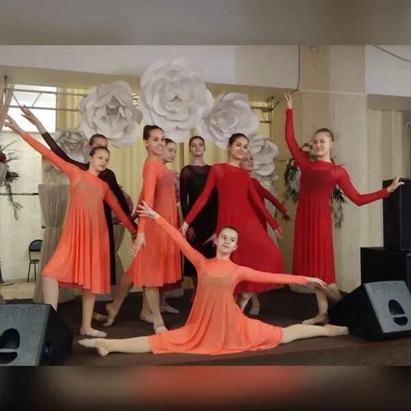 Ансамбль карамболь новосибирск. Ансамбль народного танца россияночка пушкино. Концерт ко дню победы. Ансамбль песни и пляски юво. Городской фестиваль.