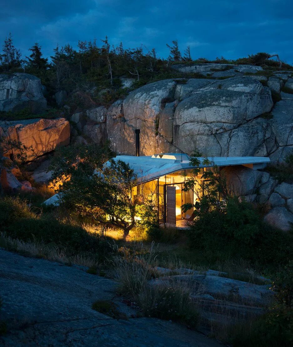 Современные скалы. Дом у скалы, Норвегия.«Lund Hagem»,. Дом в скале Норвегия. Современный дом в скале. Домик среди скал.