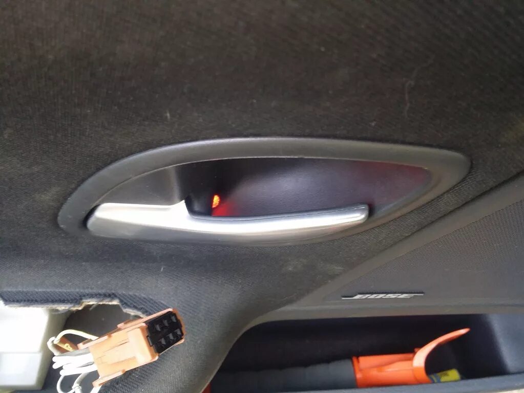 Колодка проводов крышки багажника приора универсал. Горит свет в салоне при закрытых дверях. Горит свет в салоне при закрытых дверях. Подсветка багажника приора седан. Регистратор от плафона нива шевроле.