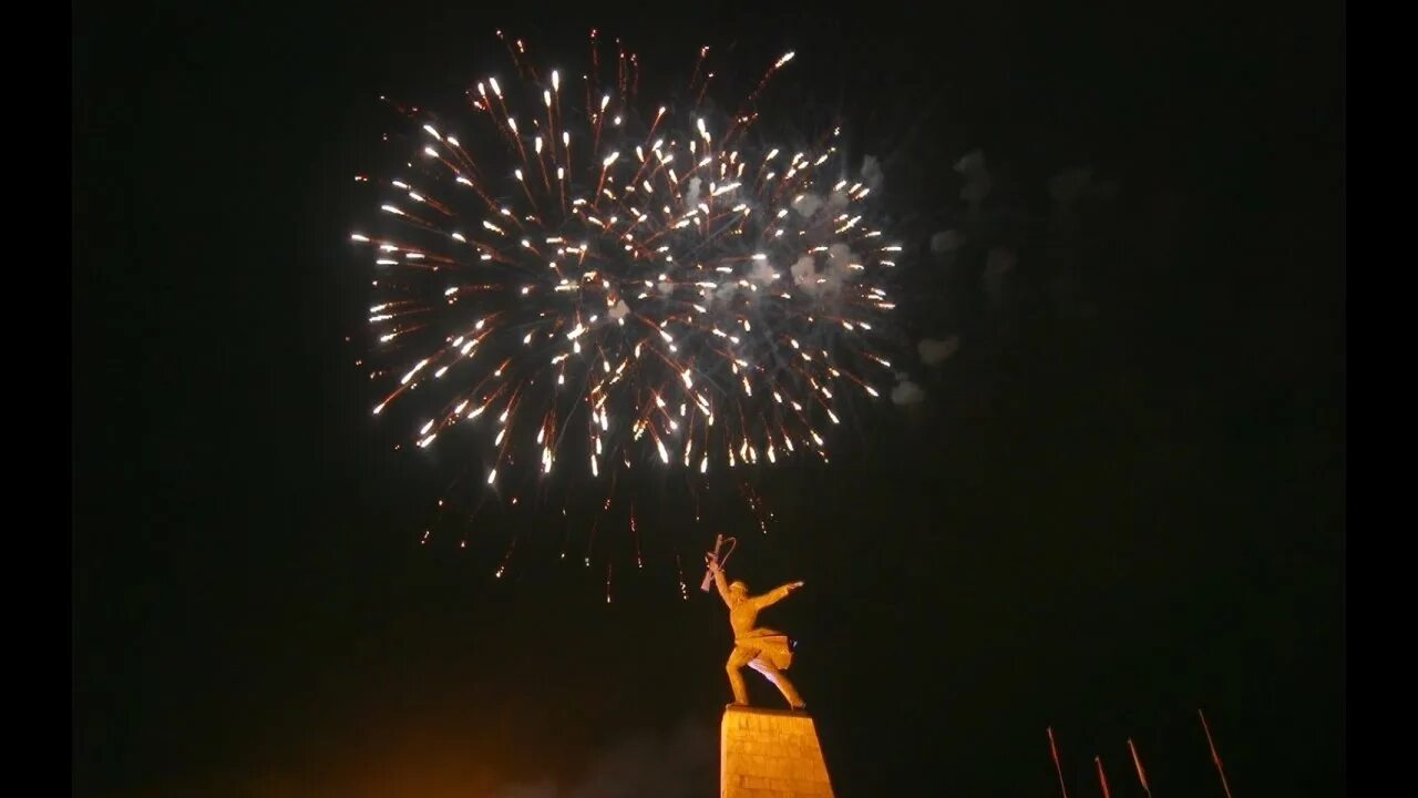 Салют май. С праздником 9 мая салют. Салют 9 мая. Салют 9 мая. Стерлитамак салют.