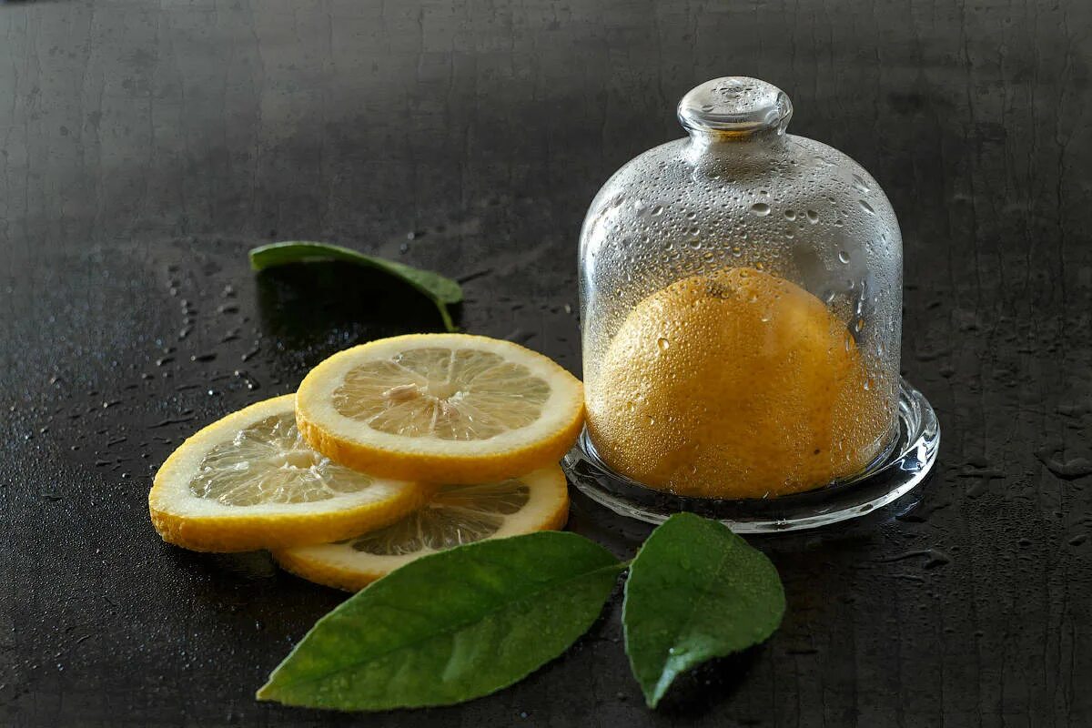 Четвертинка лимона. Долька лимона. Лимон значок. Железный лимон. Лимон в разрезе.