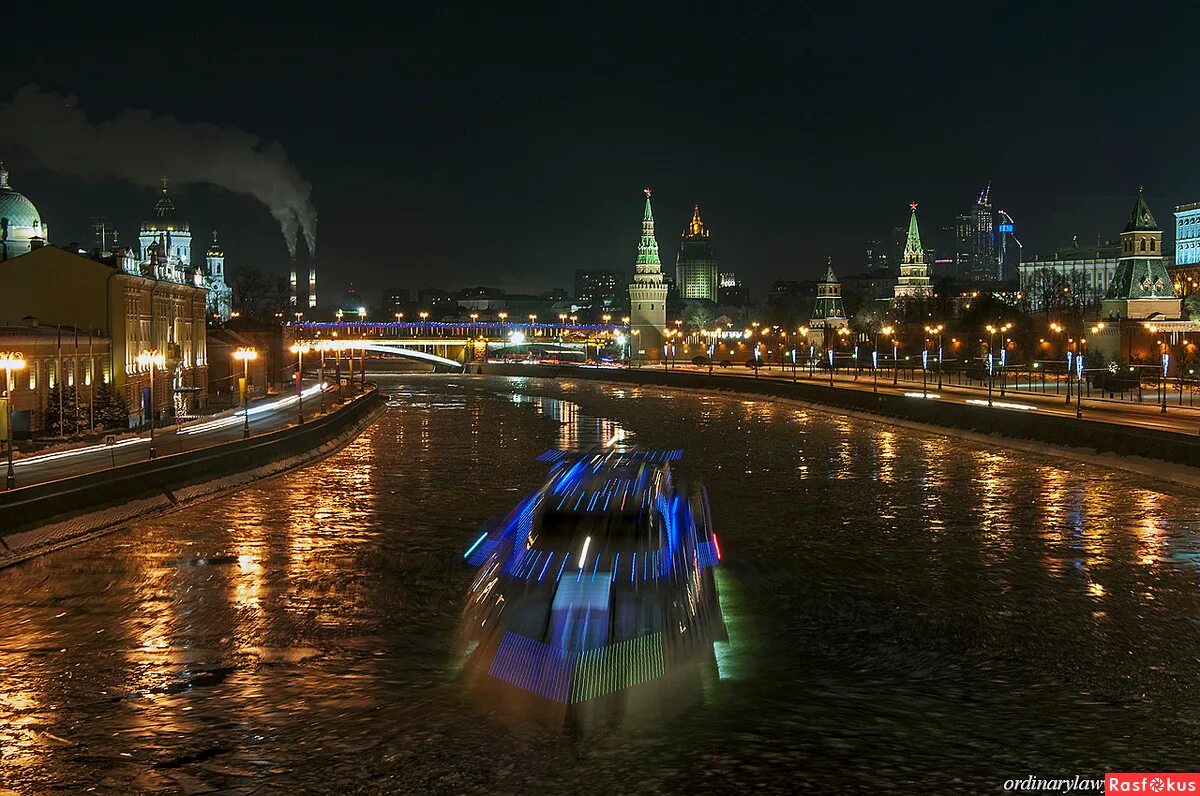 Ночная москва. Прогулка в москве ночью. Прогулки по вечерней москве. Парк зарядье вечером. Гуляю по москве ночью.