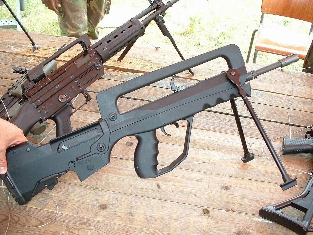 Автомат famas f1. Fa ma. Fa ma. Винтовка фамас g2. Fa ma.