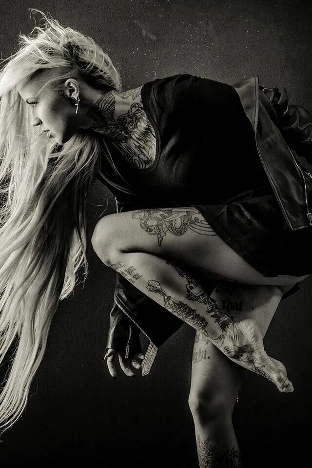 Обои girl, Model, photo, eyes, tattoo, lips, face, blonde на телефон и рабочий с