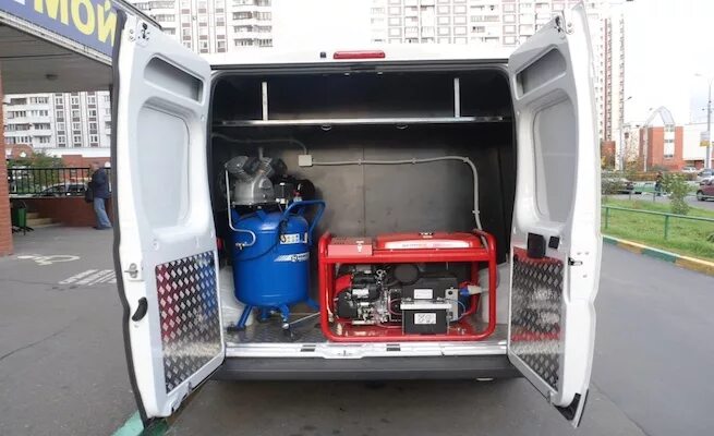 Ford transit ремонтная мастерская. выездной автосервис машины. выездной автосервис в москве. шиномонтаж приехать. передвижное сто.