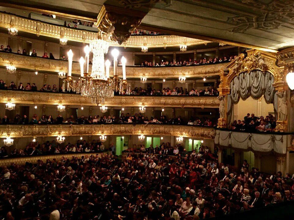 First theatre. Мариинский театр Питер. Мариинский театр Театральная площадь д 1. Мариинский театр Театральная площадь д 1 зал. Мариинский театр Санкт-Петербург 2022.