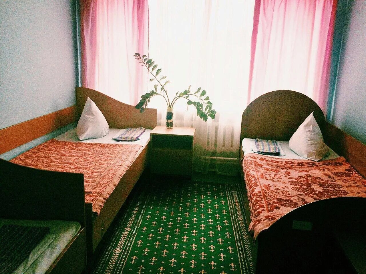 Зал ожидания жд вокзал орск. Комната отдыха локомотивных бригад. Комната отдыха на вокзале. Комната отдыха дежурного. Комната длительного отдыха на вокзале.