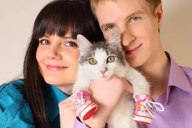 Кошка жена откуда. Кошка жена откуда. Мискарис кошкожена. Жена котик. Кошкожена мем.