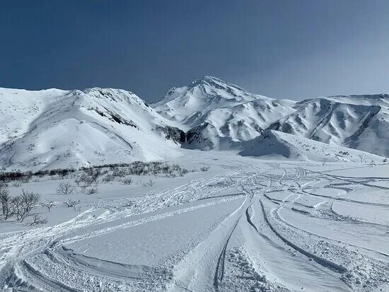Лыжный курорт на камчатке. Камчатка горнолыжный курорт. Kamchatka freeride community петропавловск камчатский. Фрирайд камчатка. Фрирайд камчатка фото.